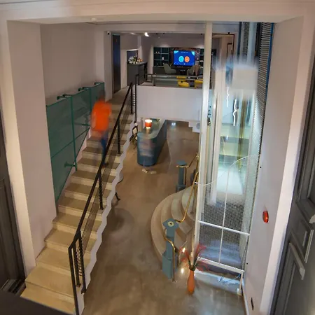 Maria Luisa By Introvert 소피아