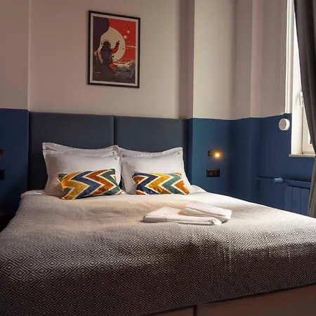 Maria Luisa By Introvert