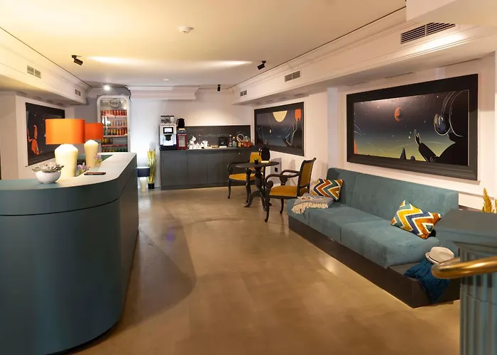 Maria Luisa By Introvert