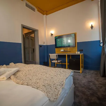 Hotel Maria Luisa By Introvert