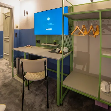 Maria Luisa By Introvert 소피아