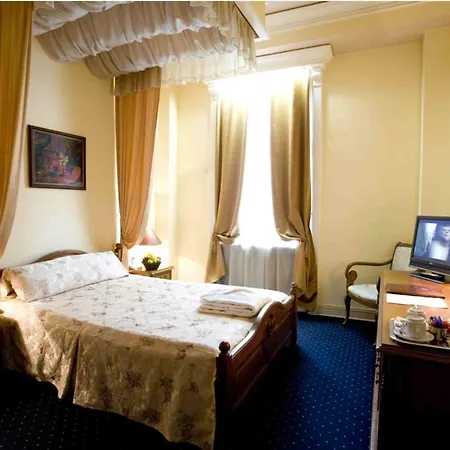 Hotel Maria Luisa By Introvert