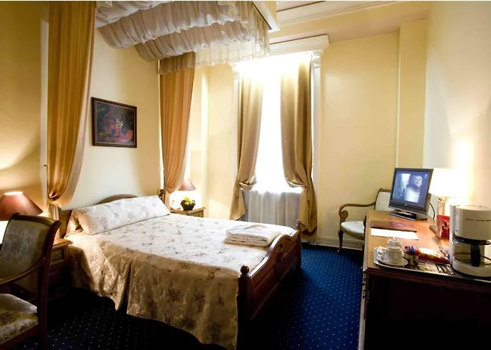 Hotel Maria Luisa By Introvert