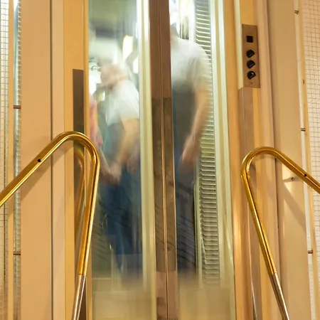 Otel Maria Luisa By Introvert