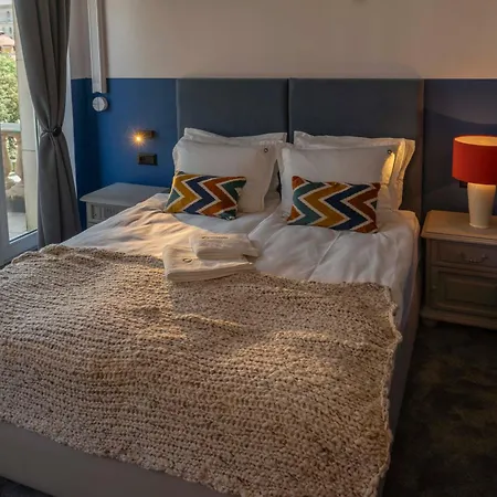 Maria Luisa By Introvert 4* Sofie