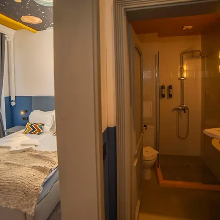 Maria Luisa By Introvert Otel 4*