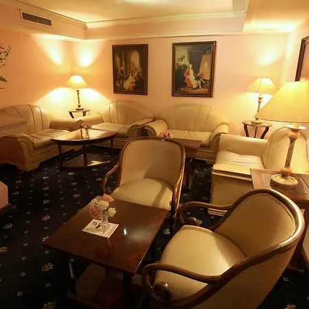 Hotel Maria Luisa By Introvert